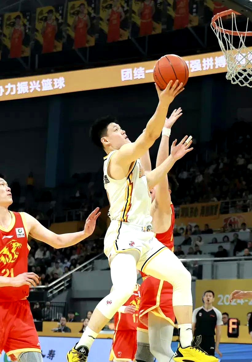 张三联赛：中国著名篮球比赛即将拉开序幕，士气大振