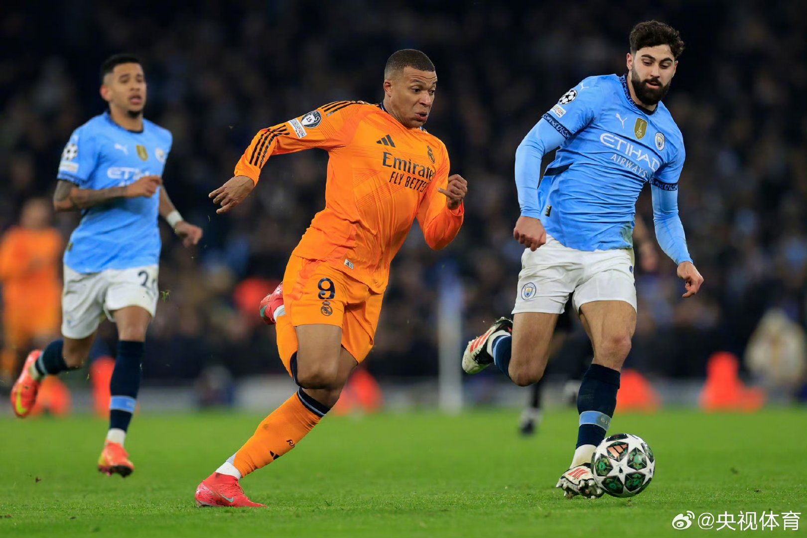 皇马轻松晋级，欧冠淘汰赛第二轮开战，战绩斐然