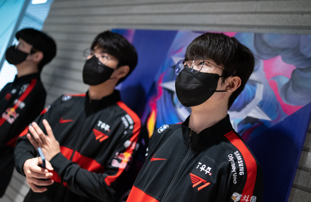 TL翻盘T1，Oner线上压制力十足焦点之战八强赛，点燃全场激情