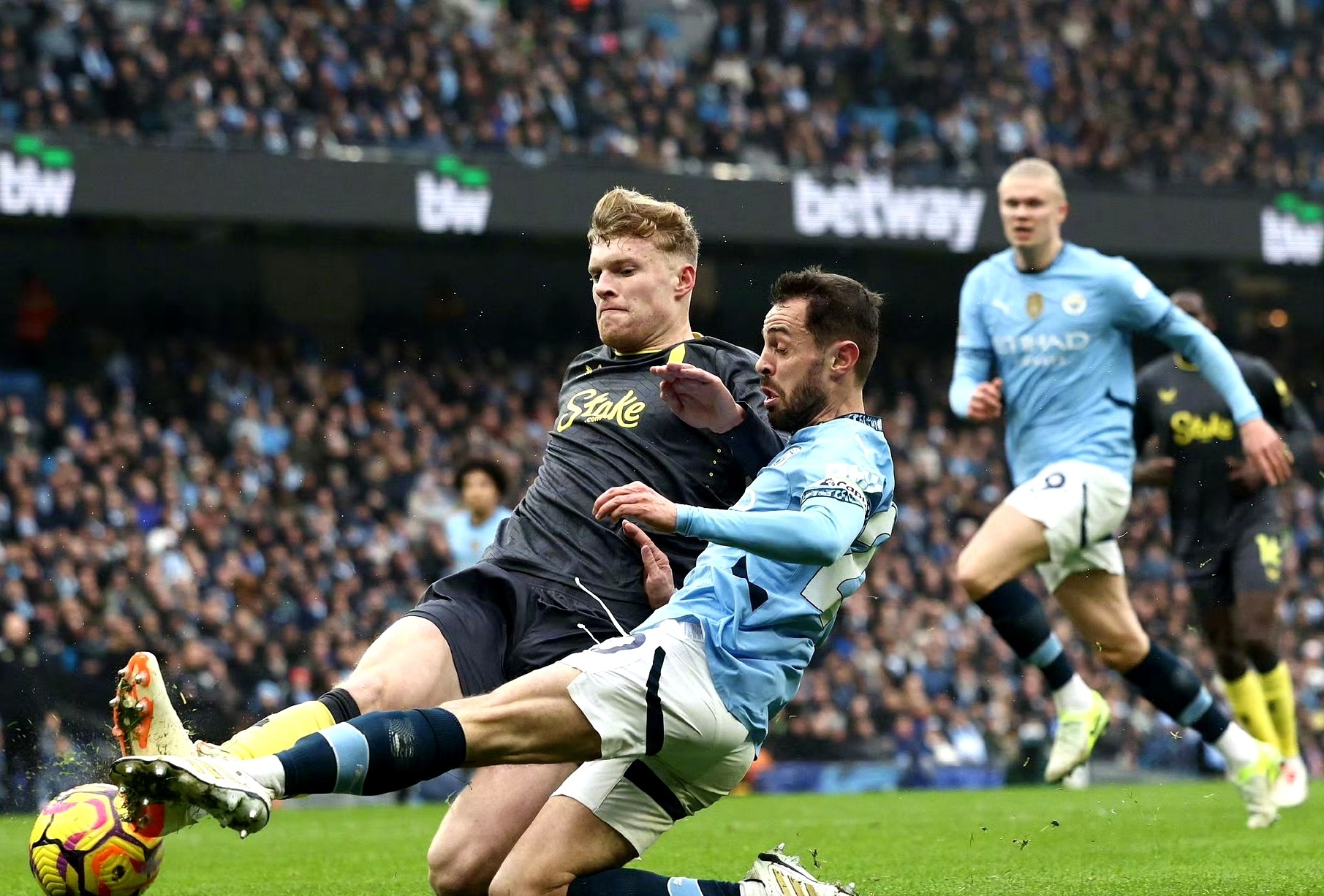 埃弗顿前锋状态回暖，频频破门，全场震撼的简单介绍