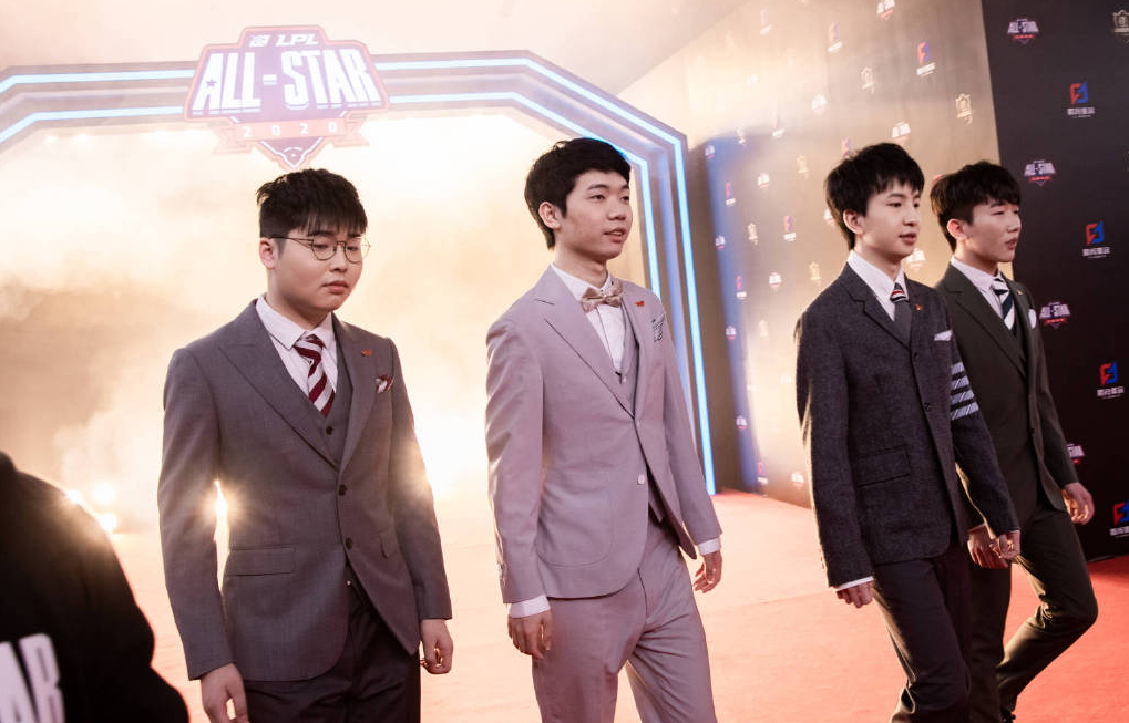 关于BLG绝杀NS，Tarzan关键团战开团秒人焦点之战半决赛，留下经典瞬间的信息