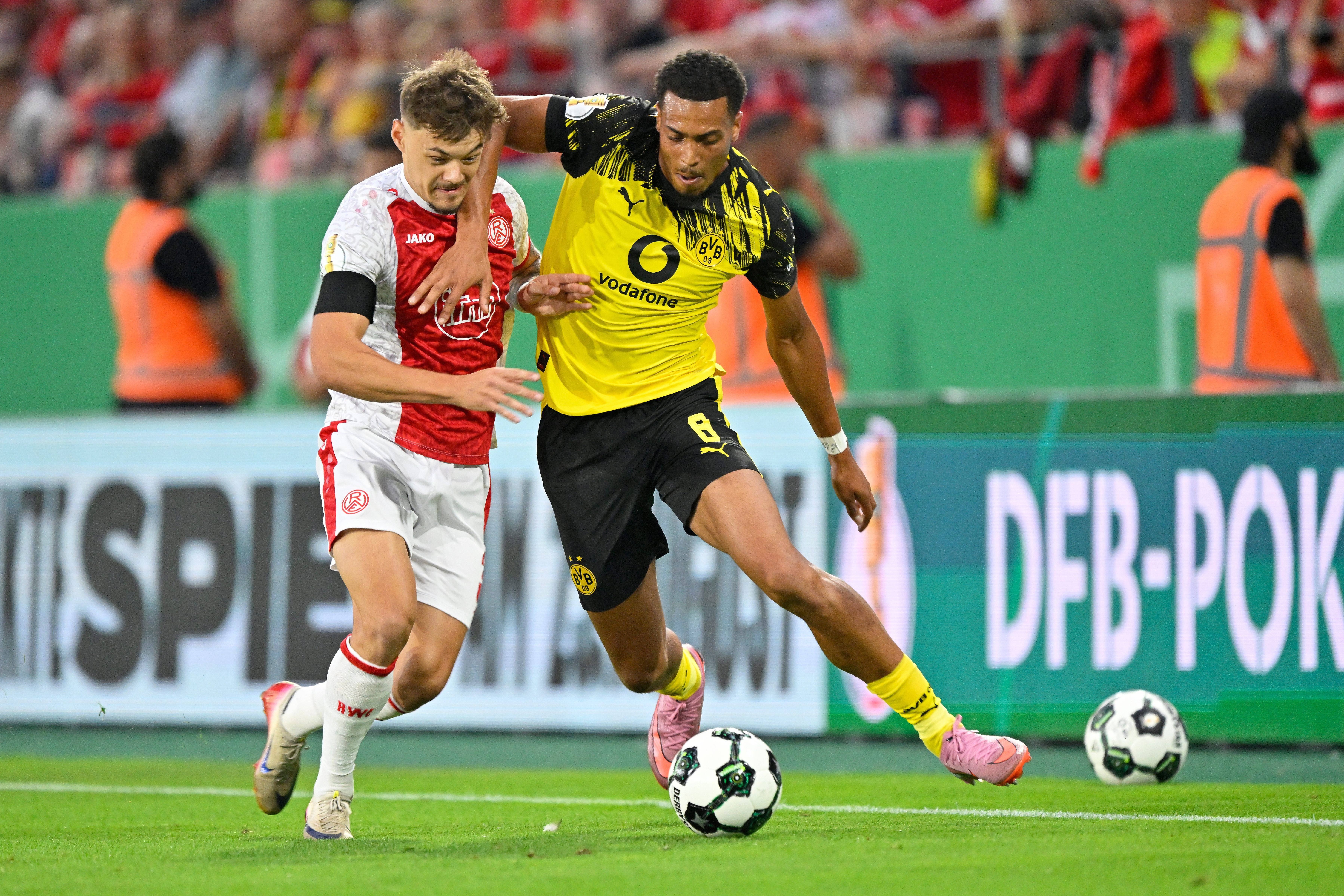 包含多特蒙德险胜德国，加维关键制胜的词条