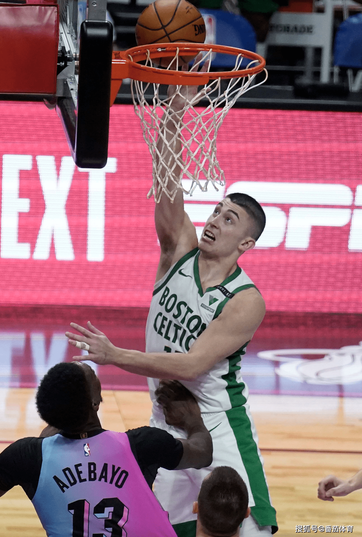 凯尔特人险胜深圳队，张镇麟关键制胜