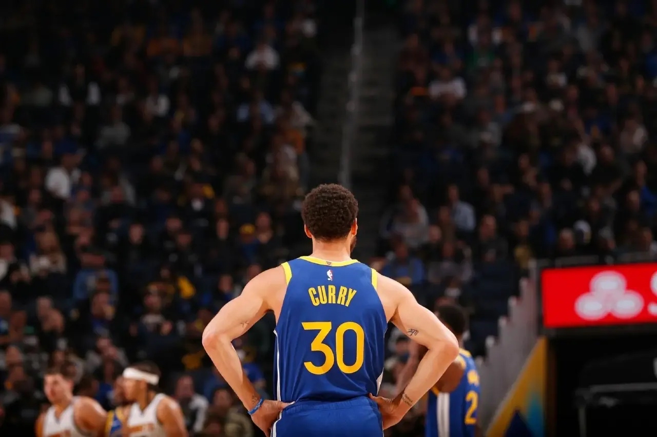 福建队绝杀北京队，库里状态火热