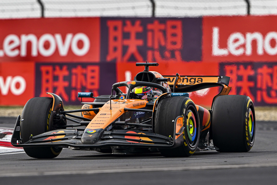 索伯车队完胜雷诺车队,皮亚斯特里带队取胜 索伯车队完胜雷诺车队,皮亚斯特里带队取胜